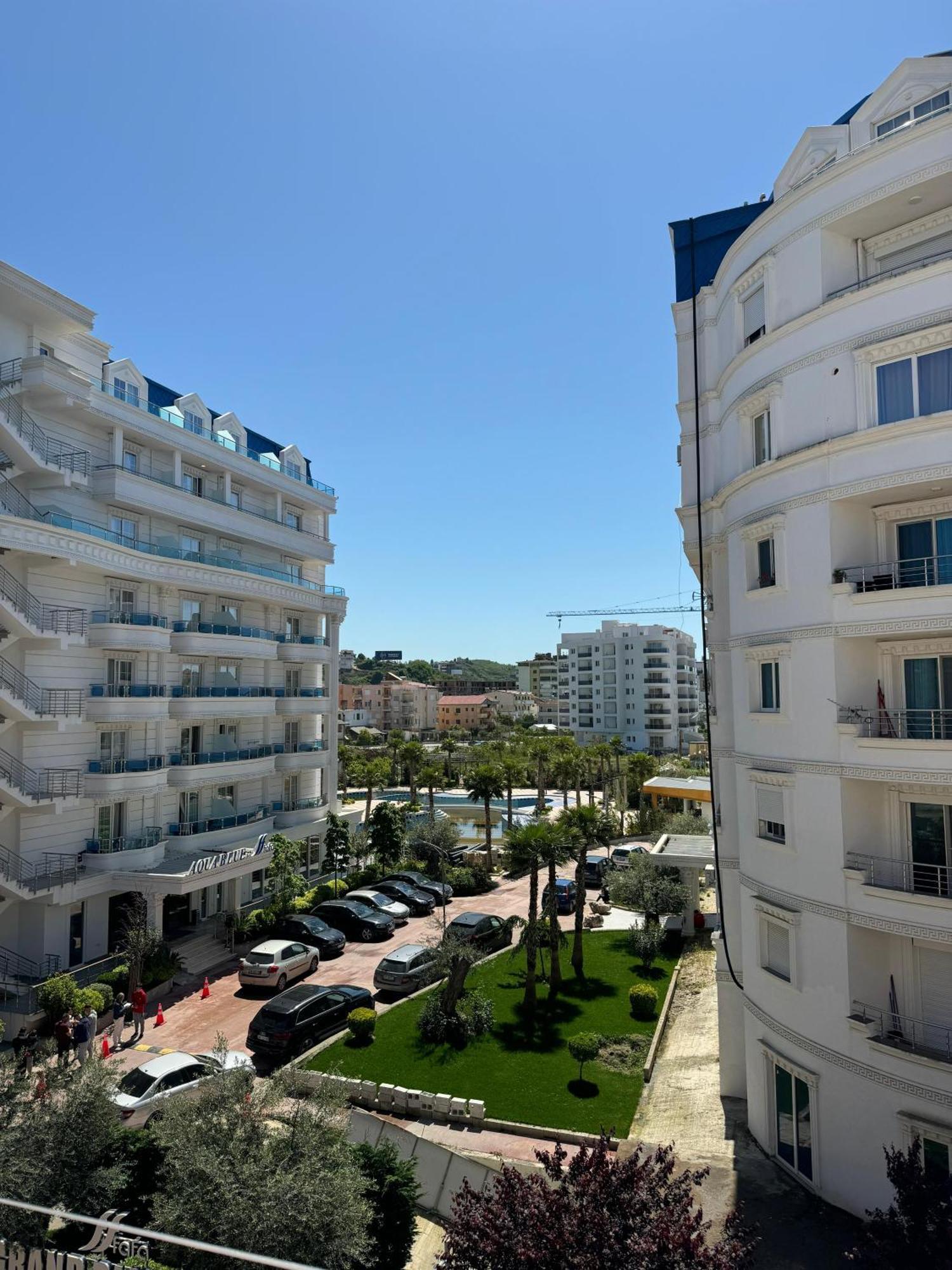 Orange Apartment Golem  Exterior foto
